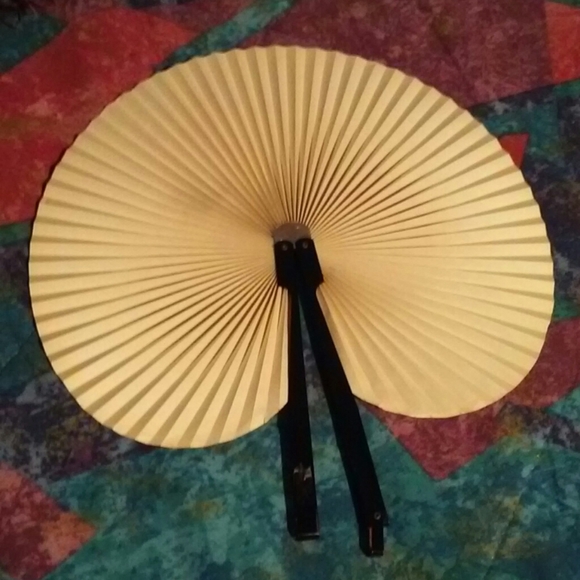 Goldfish Paper Fan - Picture 3 of 4